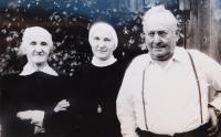 Anna Schreiber with her parents