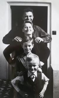 Familly photo with sons, 1976