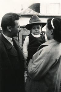 S rodiči, rok 1956
