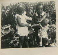 1931-2 - with Hana and their nanny