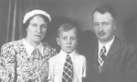 Family photo: Dimitrij with his parents, Prague, 1939 