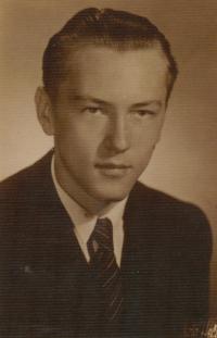 Ludvík Armbruster jako středoškolský student, Ústín, 1945