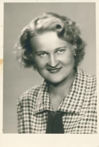 Milena Hnitková, Zdeňka´s mother, Kralupy, 1954