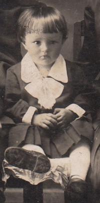 Malá Helena (přibližně v roce 1933)
