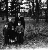 Lidmila with her daddy and siblings, late 1940's
