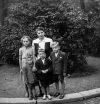 With her mum and siblings, 1949