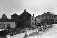 Pohled na školu v květnu 1945