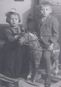 Miloš Trapl in the flat of his grandfather in the 1942