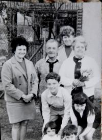 Rodiče manželky - s kyticí matka Esti Geppertová a vlevo od ní otec Adolf Geppert