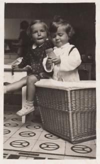 Sisters Eva and Ricarda, 1933