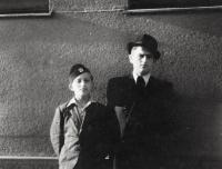 S bratrem Arpadem 1942