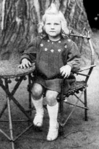 Eva Pilarová 1945