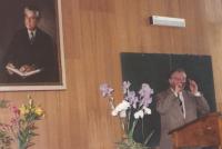 Prof. Jan Jeník speaking at the occasion of receiving the prof. Krajina´s portrait painted by Josef Gabánek as a gift to the Institute of Botany, Prague 1993