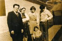 Hlivka Michal - Poproč 1978 - zleva Michal Hlivka, manželka, dcera Dana se synem Jankem, syn Pavel  