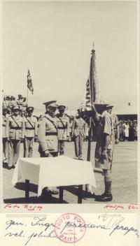 Haifa 16.6. 1942, General Ingr is handing down flag to regiment headquarters