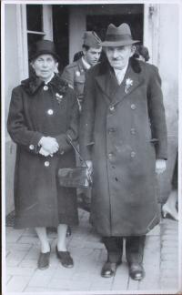 rodiče Karla Vošalíka v padesátých letech
