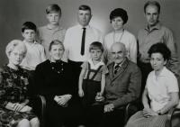 rodina Rerychova s Nikolajem Děktarevem a jeho dcerou Irou, léto 1967