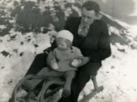 Lea with daddy, 1943