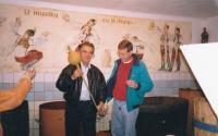 1996 - Petr Záleský mezi přáteli ve vinném sklepě