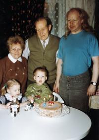 S rodiči; 1996