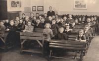 Czech class in a German school in Jablonec n/N, 1944 - 45 (Milan Čapek in the middle row, third desk on left)