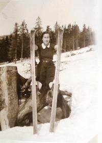 Ellen Berger, winter camp with Maccabi Hatzair, 1936-1937