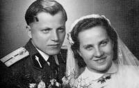 Svatba Zuzany a Adolfa Blahetkových / Adolf v uniformě studenta Vojenské technické akademie Brno / 1955