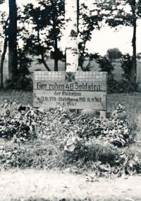 společný hrob německých vojáků, ve kterém je pochován otec Marie Cigánové / obec Lubomil / Ukrajina