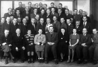 František Kopecký with employees of Řemeslnické potřeby (Artisinal Goods) in Olomouc, 1949