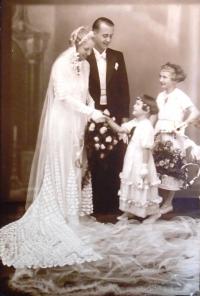17-svatba rodičů r. 1934 (Emanuel Štefan 1907-1963 a Marie Samohrdová 1914-1985)