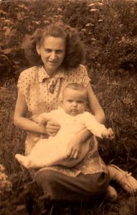 The witness with her first daughter in Kraslice in 1953