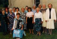 Heimatchor, witness in black skirt in Kraslicko in 1990s