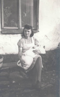 Miroslav Meduna with his mother, Dolní Ves, 1942