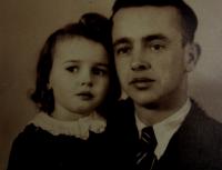 Anita with her father, the only common photo, in Kraslice in 1938 or 1939