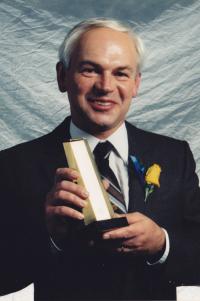 Jiří Nor shows off the statuette of the Canada Award for Business Excellence, Ottawa 1991