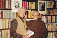 Jiří Nor s Adolfem Branaldem v jeho spořilovském domově, Praha 1992