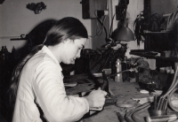 1978; training at the coppersmith’s workshop in Školská 20