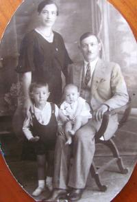 Rodina Sgourdeou, Řecko, Samos, 10.10.1935