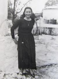 Aikaterini Sgourdeou - Řecko, Lefkada, 1955, řecký dívčí kroj