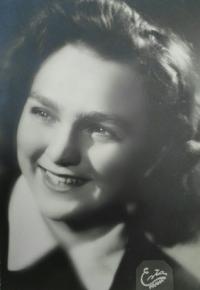 Jaroslava Kellett, 40. léta