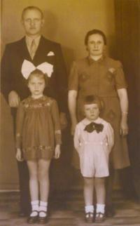 Family Karamáš - father Pal, mother Erszébet, sister Erszébet and the youngest Pavel
