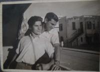V Haifě s bratrem Adolfem, Viktor Wellemín vepředu