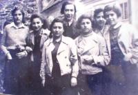 Girls kvuca Tchelet Lavan from Brno, madricha (leader) Liese Tauss in the middle, c. 1938