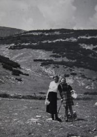Věra on a trip in the Alps Rax Mountains with her classmate Jiřina, daughter of a teacher at the Vienna Czech school - professor Julák, ca. 1937