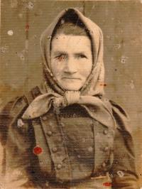 Teta Blaženy Nepauerové, sestra matky jménem Marie Králová v Hlásnici ve 30. letech
