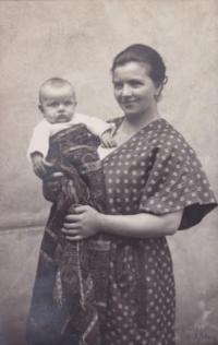 1923, Eva Kopecká and her mother