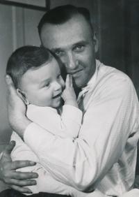 František Merta s tatínkem, 1945