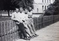 With friends in 1960, Richard second right