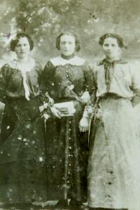 Left mother Anna (Šircová) in Moštěnice in Volyn