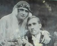 Wedding of the parents, Ludmila and Jaroslav Knápek in 1923